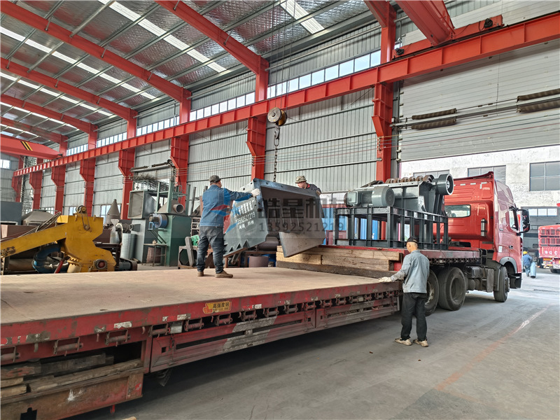 <a href='http://www.tianya16888.cn' target='_blank'><span>鋁合金破碎機</span></a>設(shè)備1600型發(fā)往四川客戶