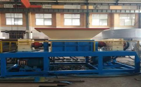 打開大型<a href='http://www.tianya16888.cn/ssxl/10.html' target='_blank'><span>金屬撕碎機(jī)</span></a>時應(yīng)注意些什么